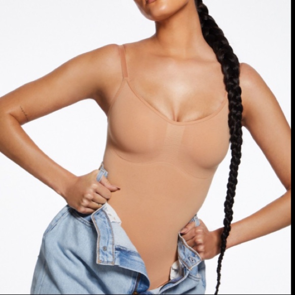 Skims seamless sculpting bodysuit with snaps